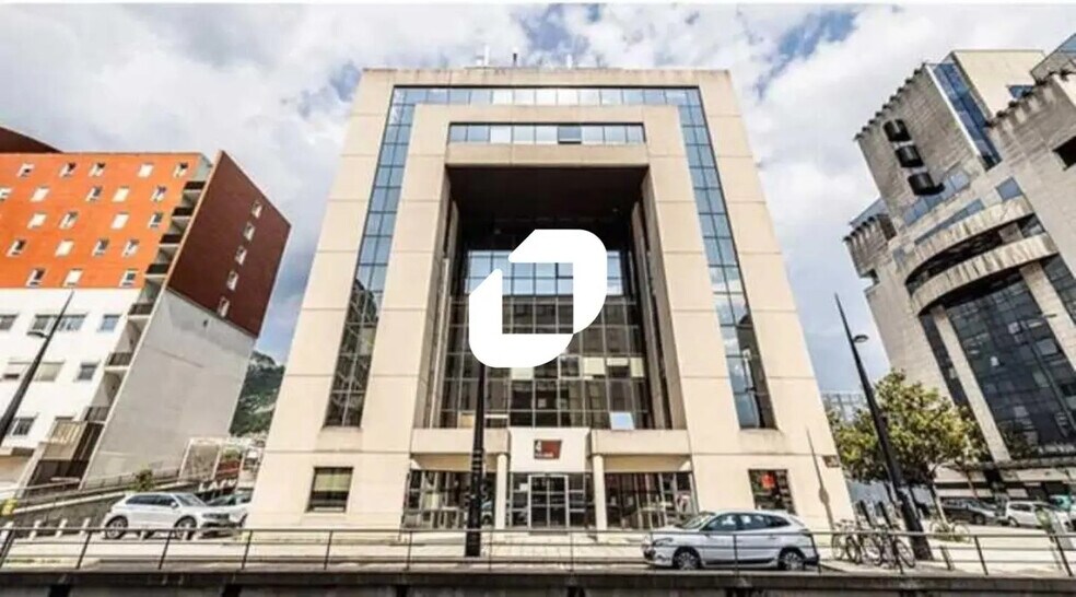 Office in Grenoble for lease - Building Photo - Image 2 of 11