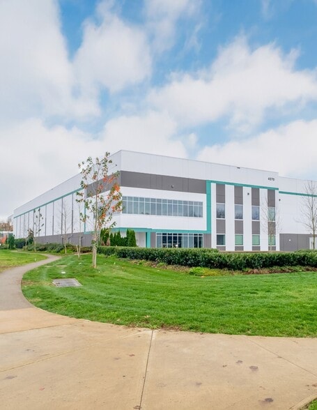 4570 Tillicum St, Burnaby, BC for lease - Building Photo - Image 2 of 4