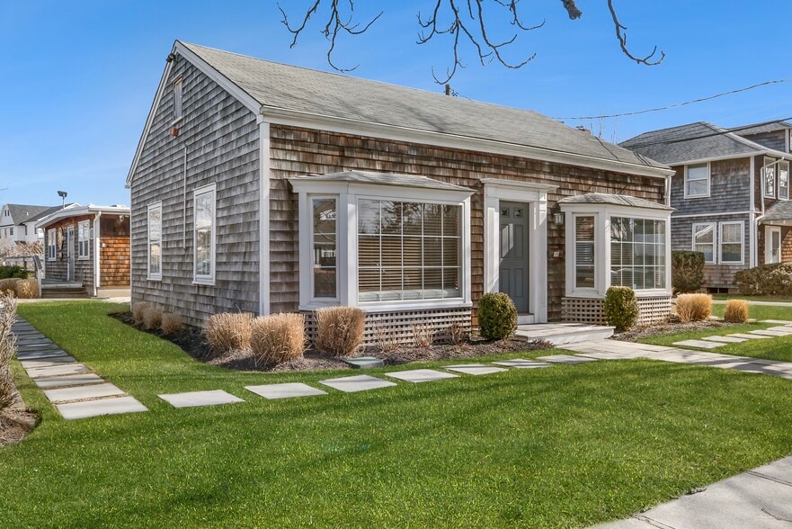16 Library Ave, Westhampton Beach, NY for sale - Building Photo - Image 1 of 1