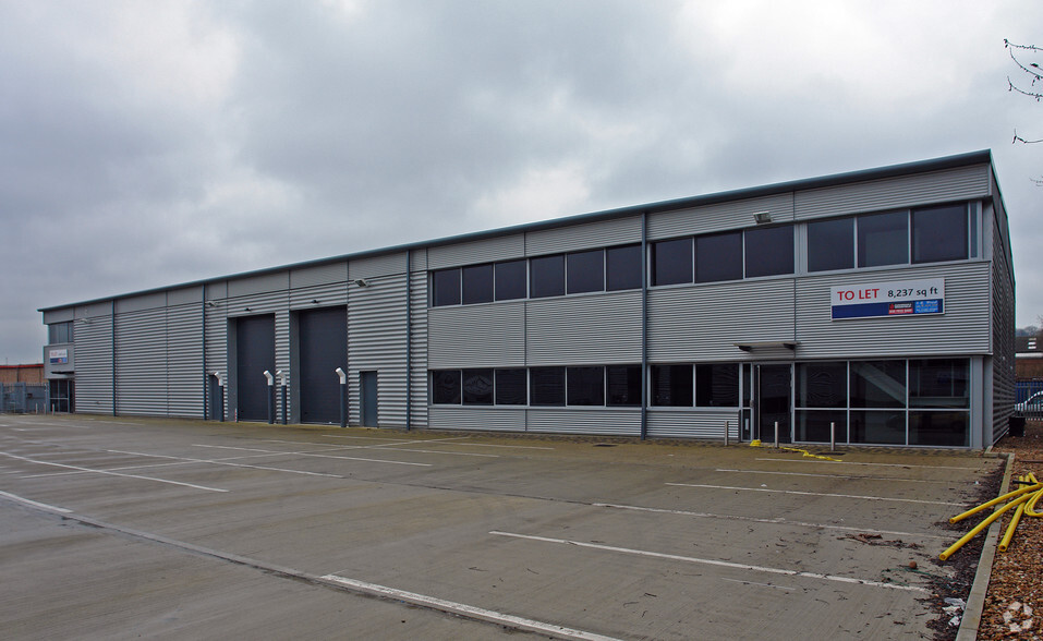 Bilton Way, Luton for lease - Building Photo - Image 2 of 3