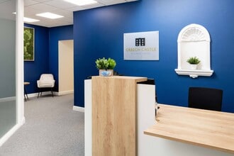 Toneway, Bathpool for lease Interior Photo- Image 1 of 10