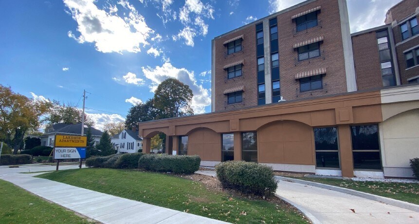 1128 E Parkway Ave, Oshkosh, WI for sale Building Photo- Image 1 of 1