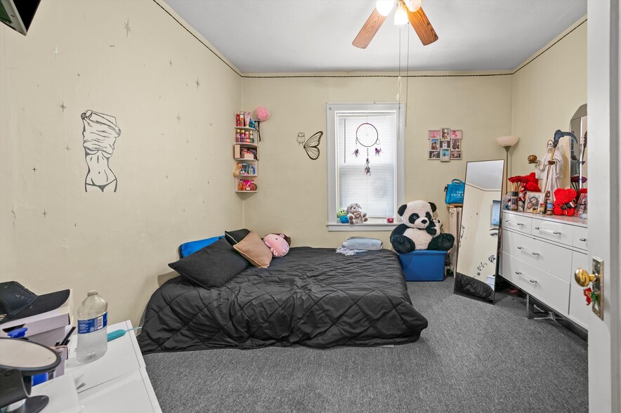 6058 S Massasoit Ave, Chicago, IL for sale - Building Photo - Image 3 of 38