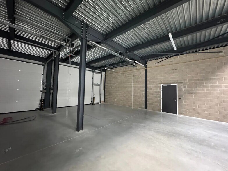 Industrial in Reims for lease - Interior Photo - Image 2 of 6