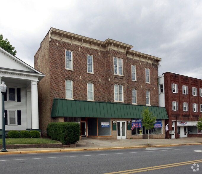 2123 S Royal Ave, Front Royal, VA 22630