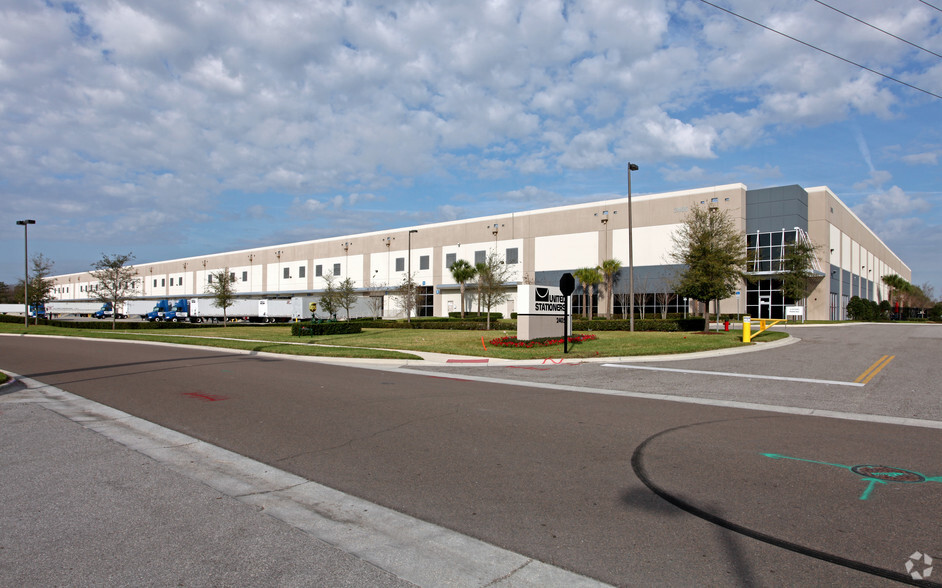 2405 Commerce Park Dr, Orlando, FL for lease - Building Photo - Image 3 of 21