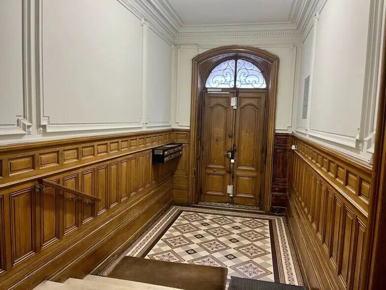 Office in Bordeaux for sale - Lobby - Image 3 of 4