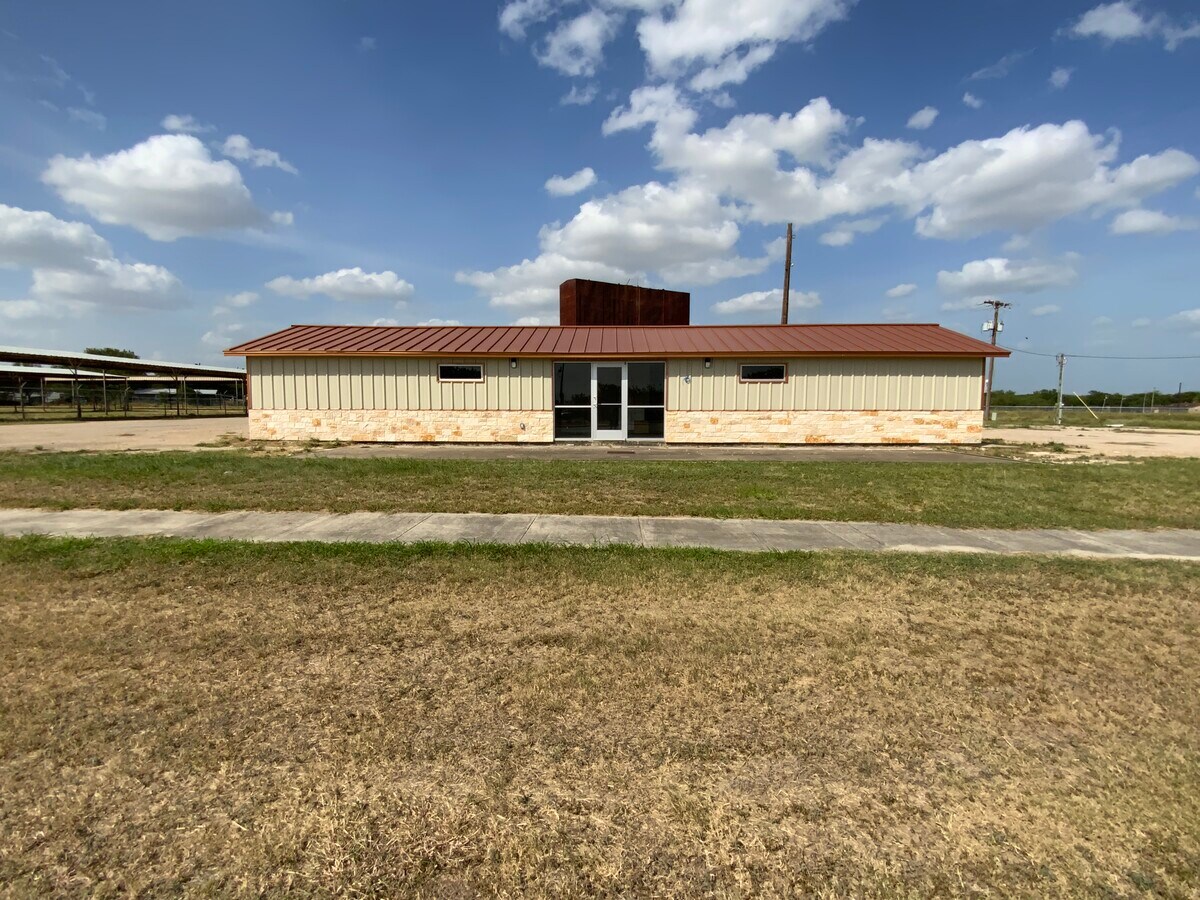 8400 N State Highway 16, Poteet, TX 78065