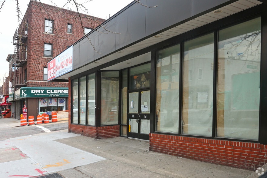 6918 Myrtle Ave, Glendale, NY for lease - Building Photo - Image 3 of 15