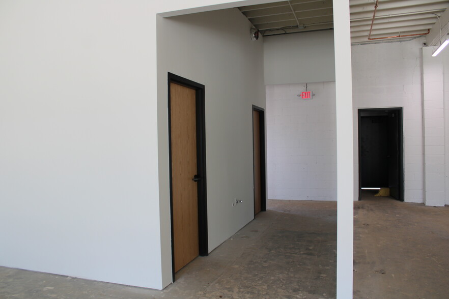 233 W McArthur Dr, Midwest City, OK for lease - Building Photo - Image 3 of 7