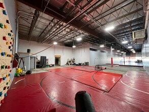 2007 Broadway Ave, Yankton, SD for lease Interior Photo- Image 2 of 5