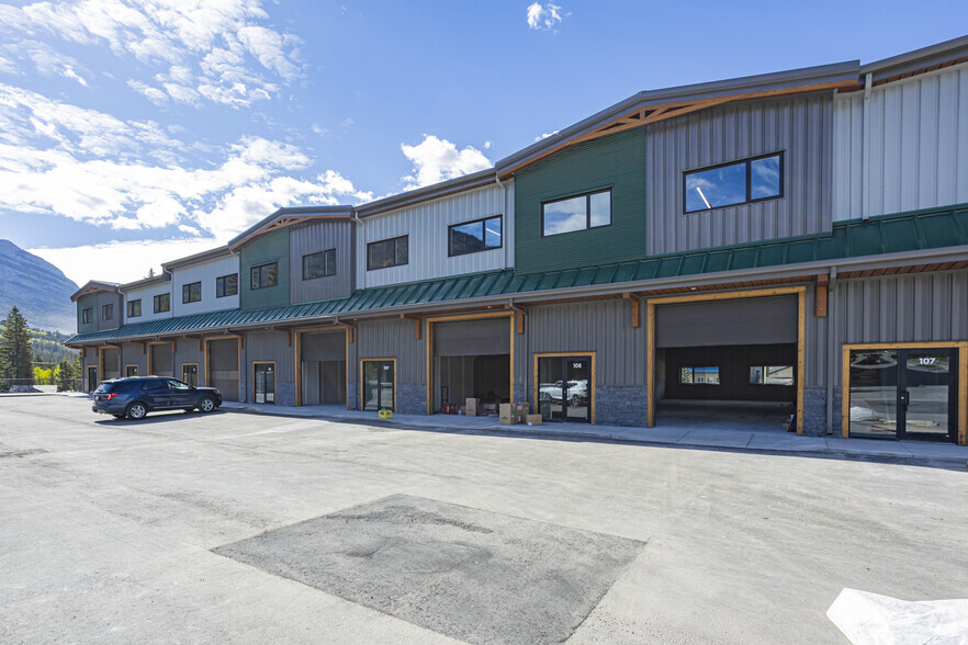 100 Alpine Mdws, Canmore, AB for lease - Building Photo - Image 2 of 5