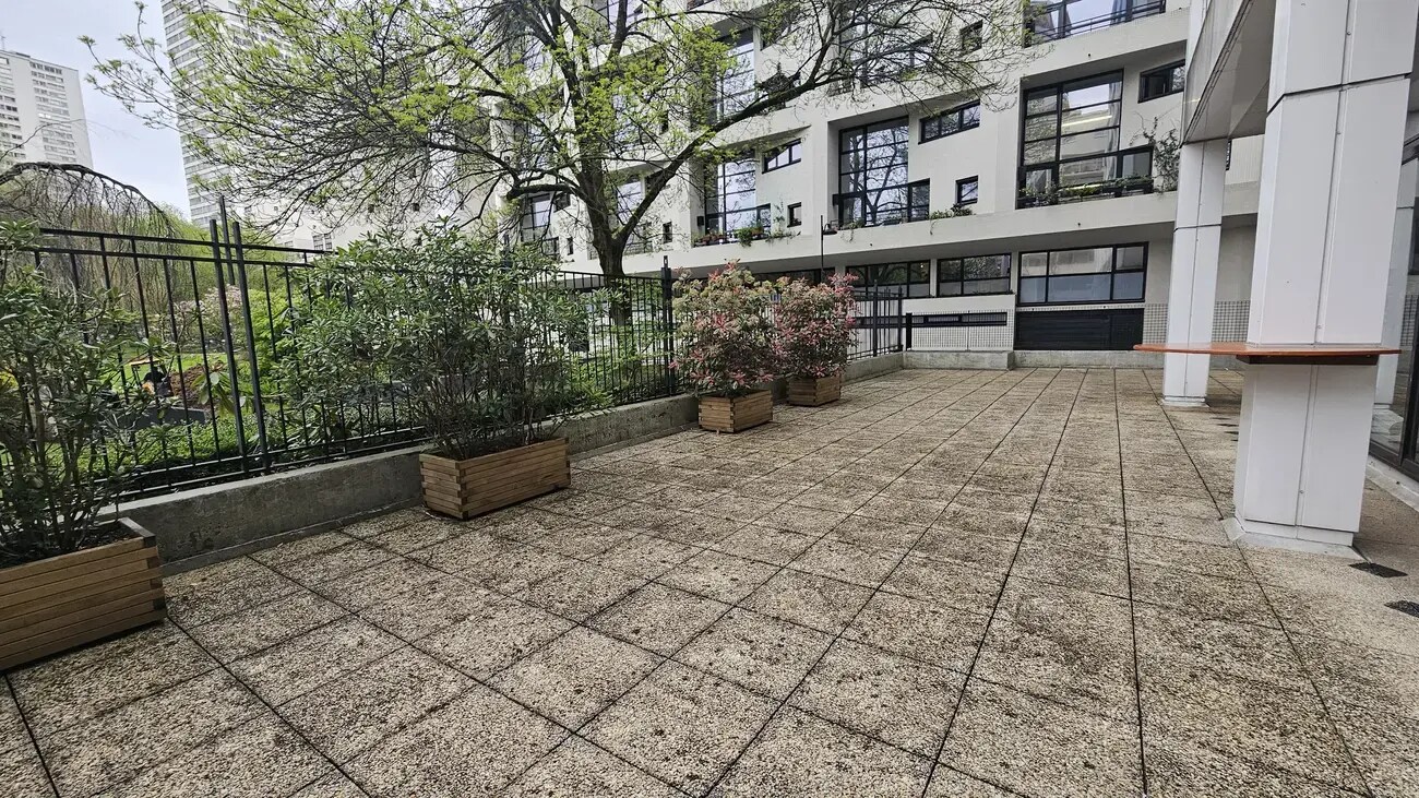 Office in Paris for lease Building Photo- Image 1 of 9