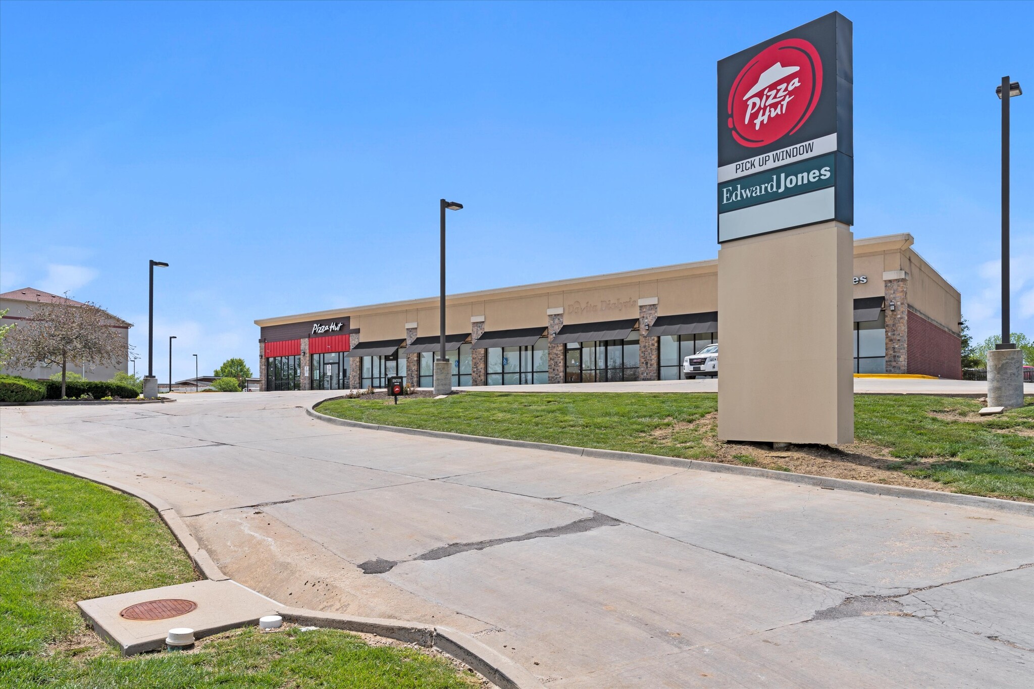 1601-1613 E Peoria St, Paola, KS for sale Building Photo- Image 1 of 14