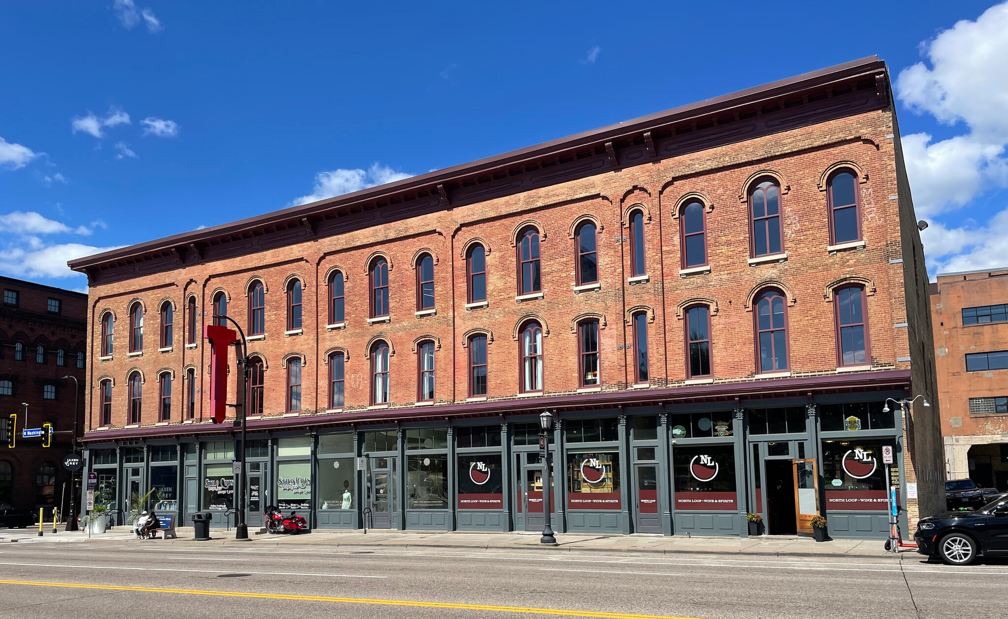 218-228 Washington Ave N, Minneapolis, MN for lease Building Photo- Image 1 of 8