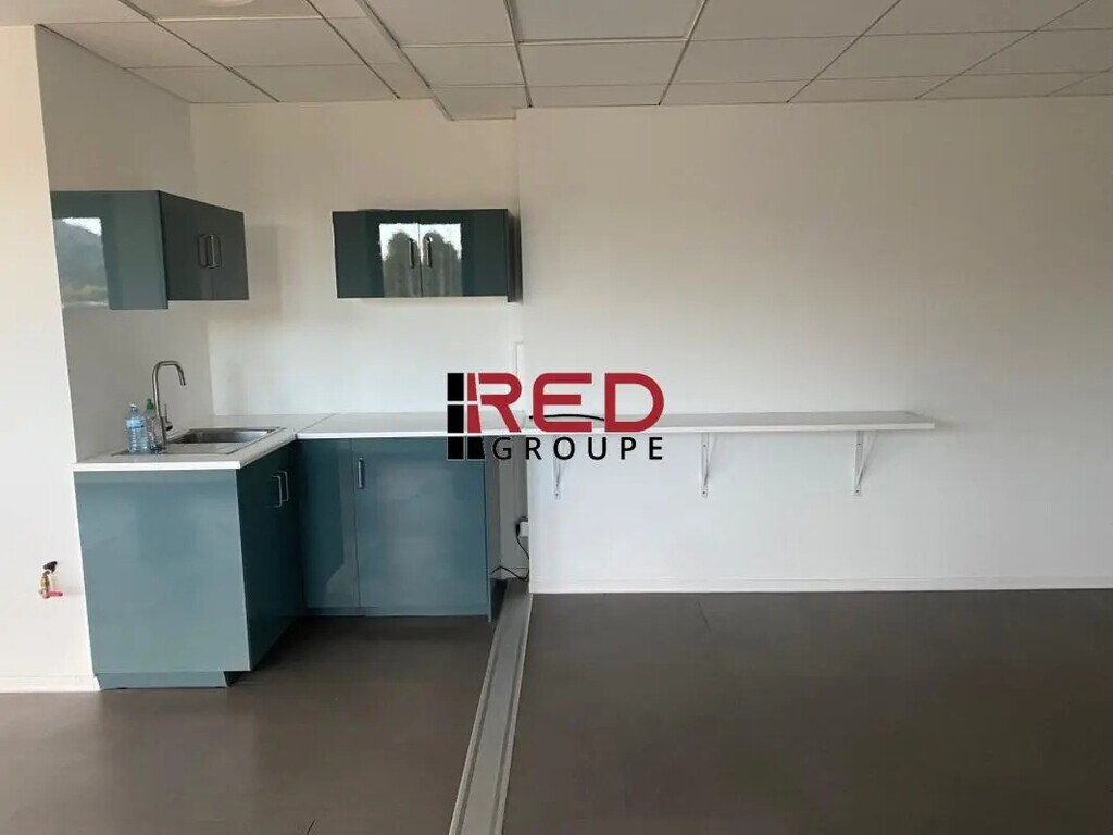 Location Bureaux 83 m² - Photo 1