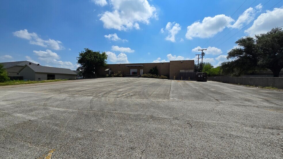 2408 S 37th St, Temple, TX for lease - Building Photo - Image 3 of 35