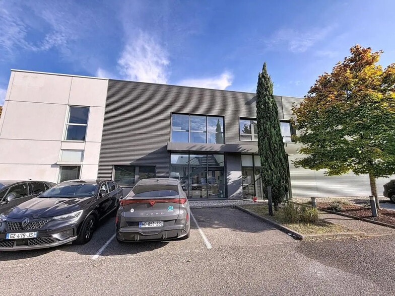 Office in Saint-Priest for lease - Building Photo - Image 1 of 9