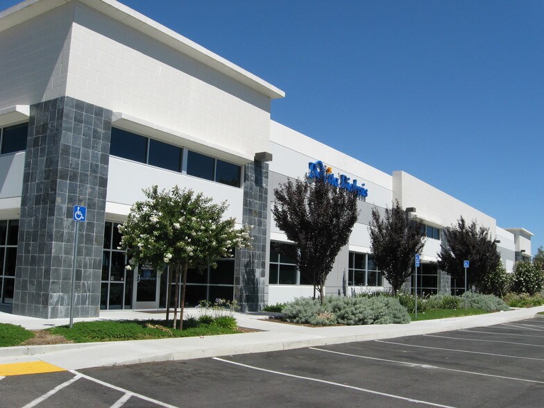 2218 Kausen Dr, Elk Grove, CA for lease - Building Photo - Image 2 of 17