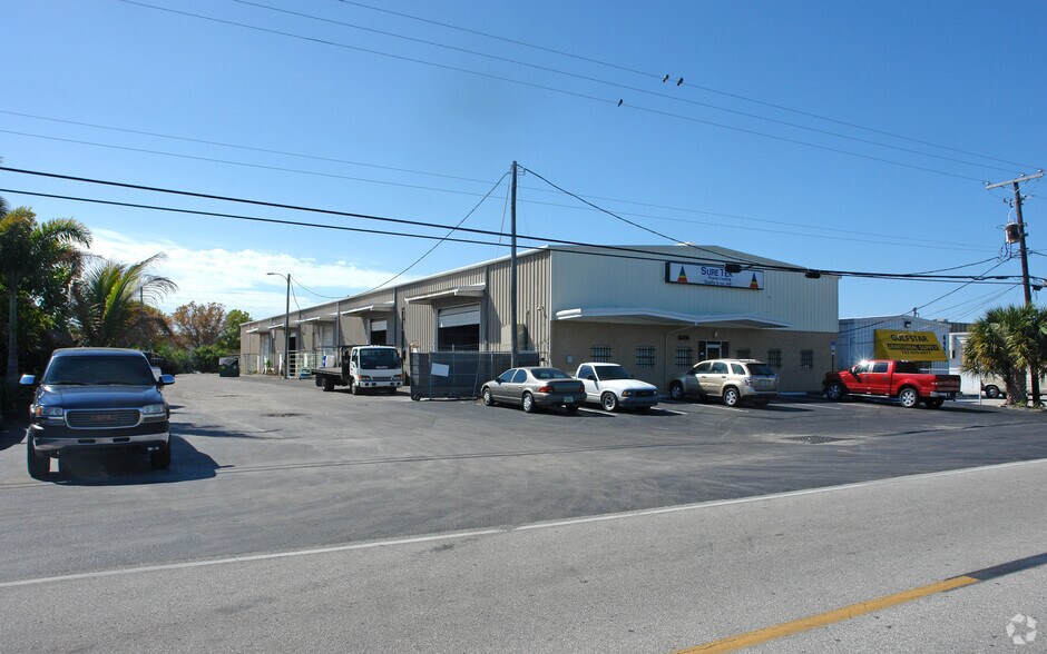6438 N 126th Ave, Largo, FL for lease - Primary Photo - Image 1 of 5