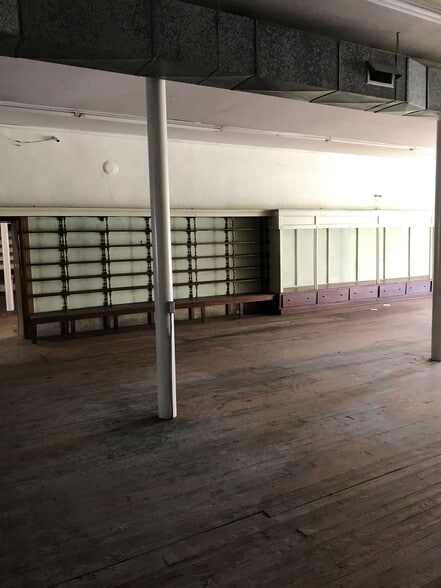 120 Washington St, Williamston, NC for sale - Interior Photo - Image 3 of 19