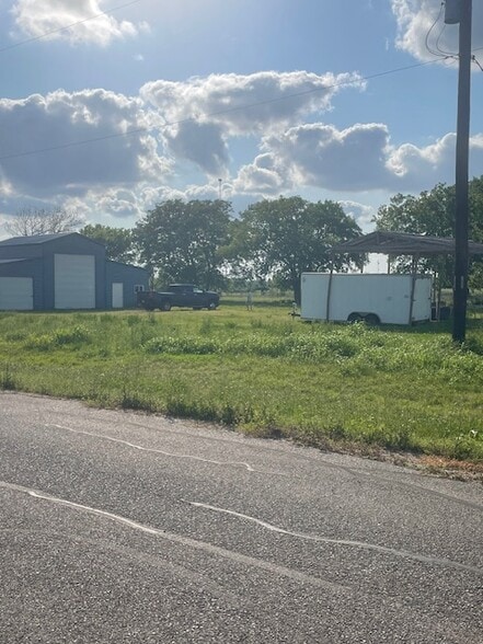 5065 Big Bend Ln, Boling, TX for sale - Building Photo - Image 3 of 9