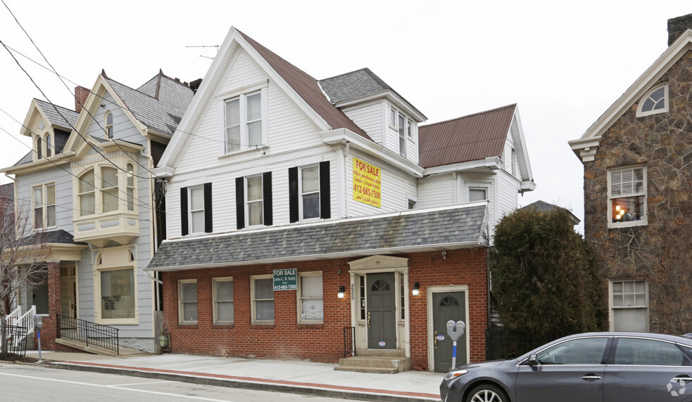 225 S Maple Ave, Greensburg, PA for sale - Primary Photo - Image 1 of 1