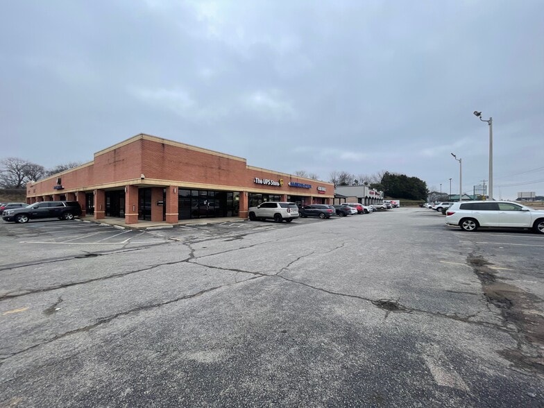 319 Vann Dr, Jackson, TN for lease - Building Photo - Image 1 of 3