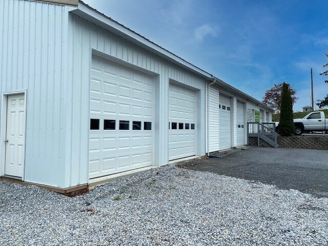 438 Big Spring Rd, New Cumberland, PA for sale - Building Photo - Image 1 of 1