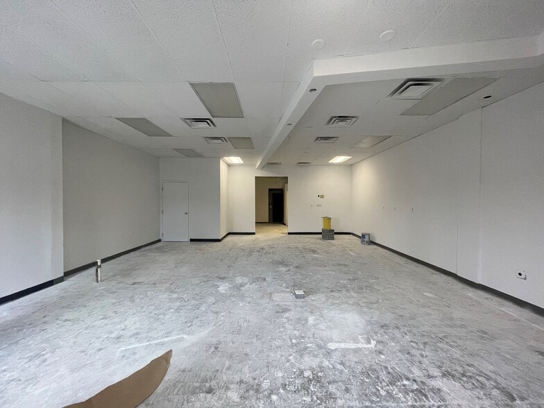 23420 Lorain Rd, North Olmsted, OH for lease - Interior Photo - Image 3 of 5