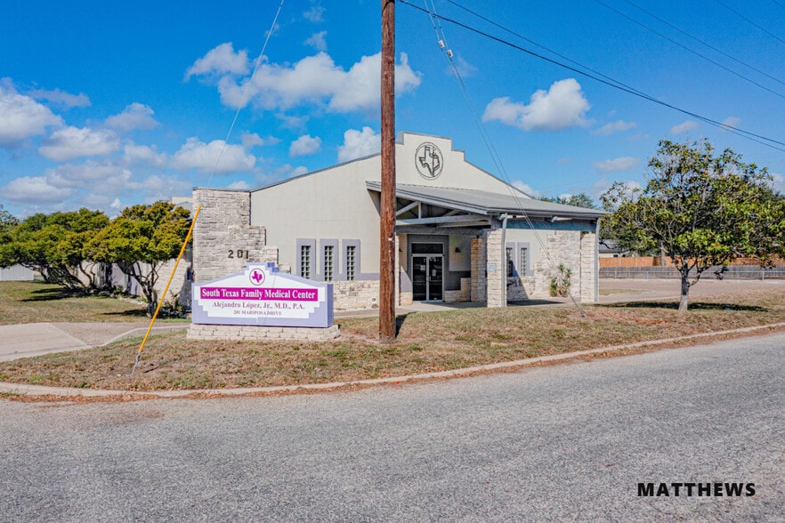 201 Mariposa, Alice, TX for sale - Building Photo - Image 2 of 3