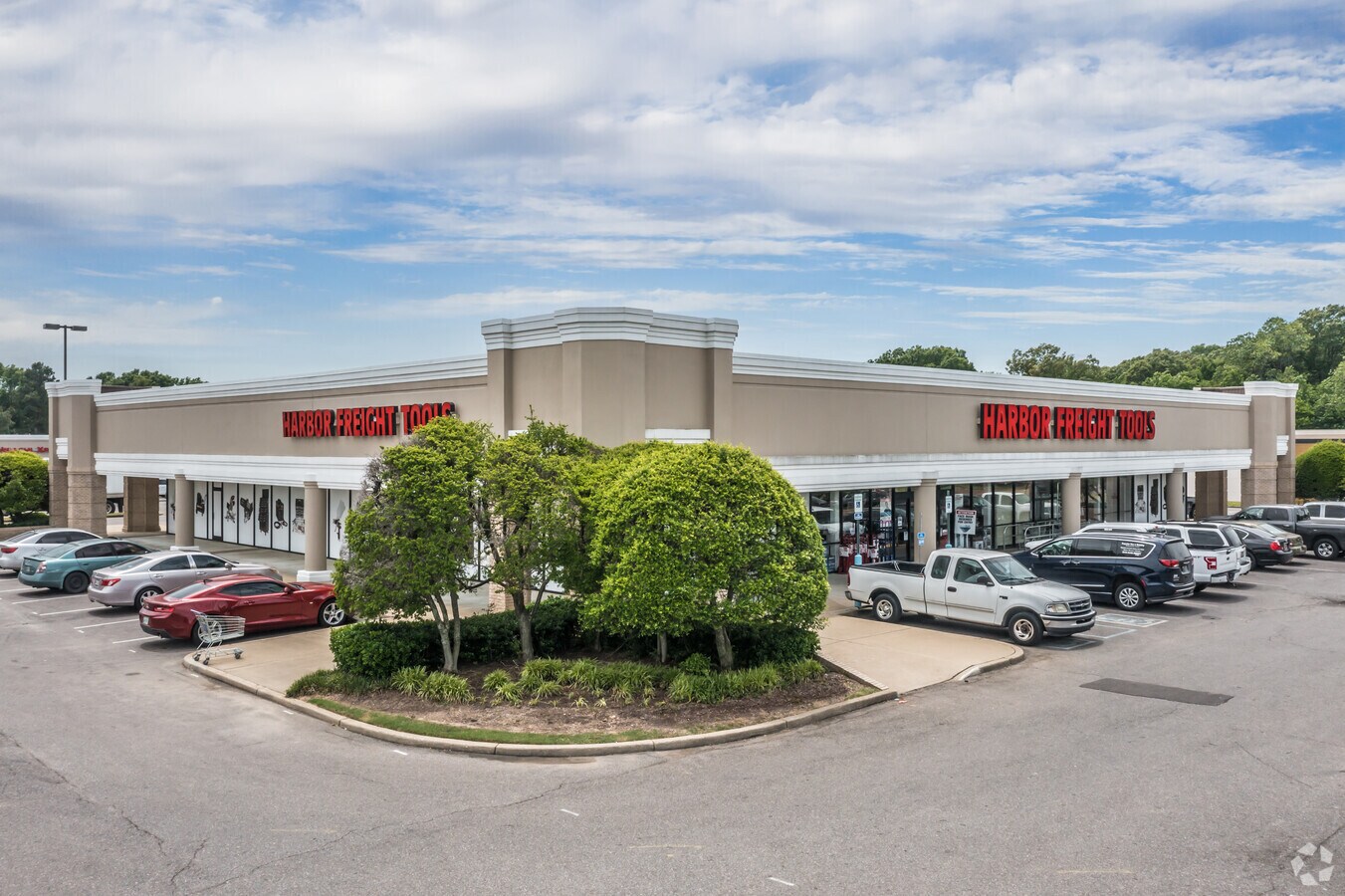 725 E Goodman Rd, Southaven, MS 38671