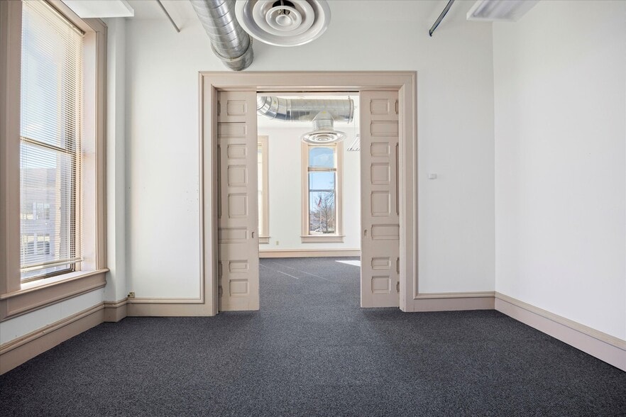 2-4 W Ohio St, Butler, MO for sale - Building Photo - Image 3 of 35