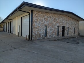 1511 Brandi Ln, Round Rock, TX for lease Interior Photo- Image 2 of 10