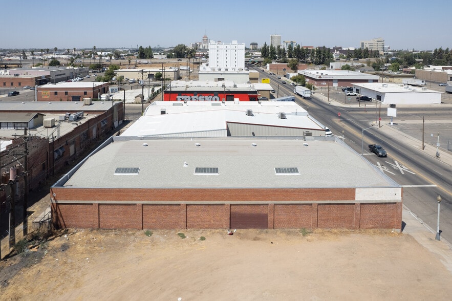 135 Van Ness Ave, Fresno, CA for lease - Building Photo - Image 2 of 28