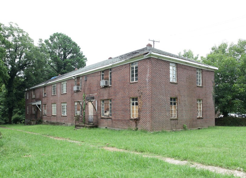 1304 E Broadway Ave, Forrest City, AR 72335