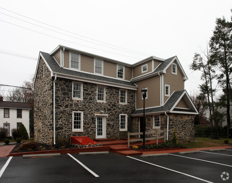 1390 Birmingham Rd, West Chester, PA for lease - Primary Photo - Image 1 of 2