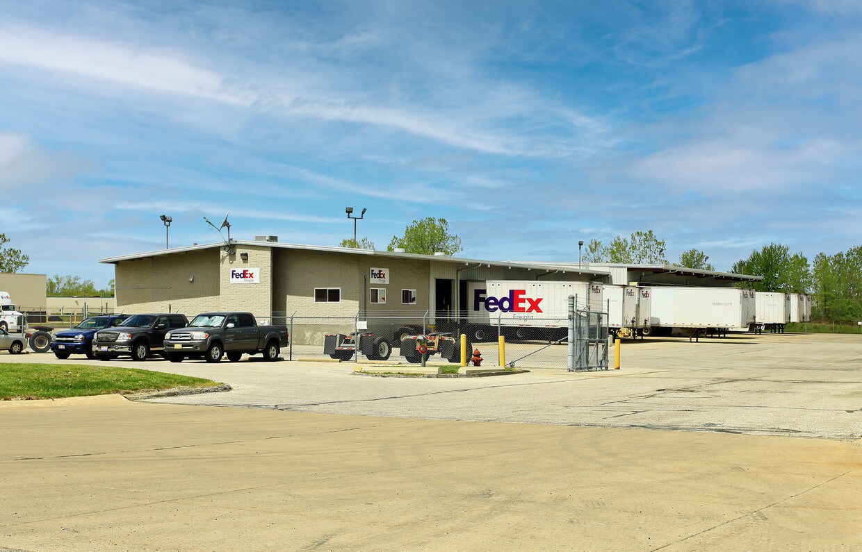 725 Oakwood Rd, Watertown, SD for sale Building Photo- Image 1 of 1