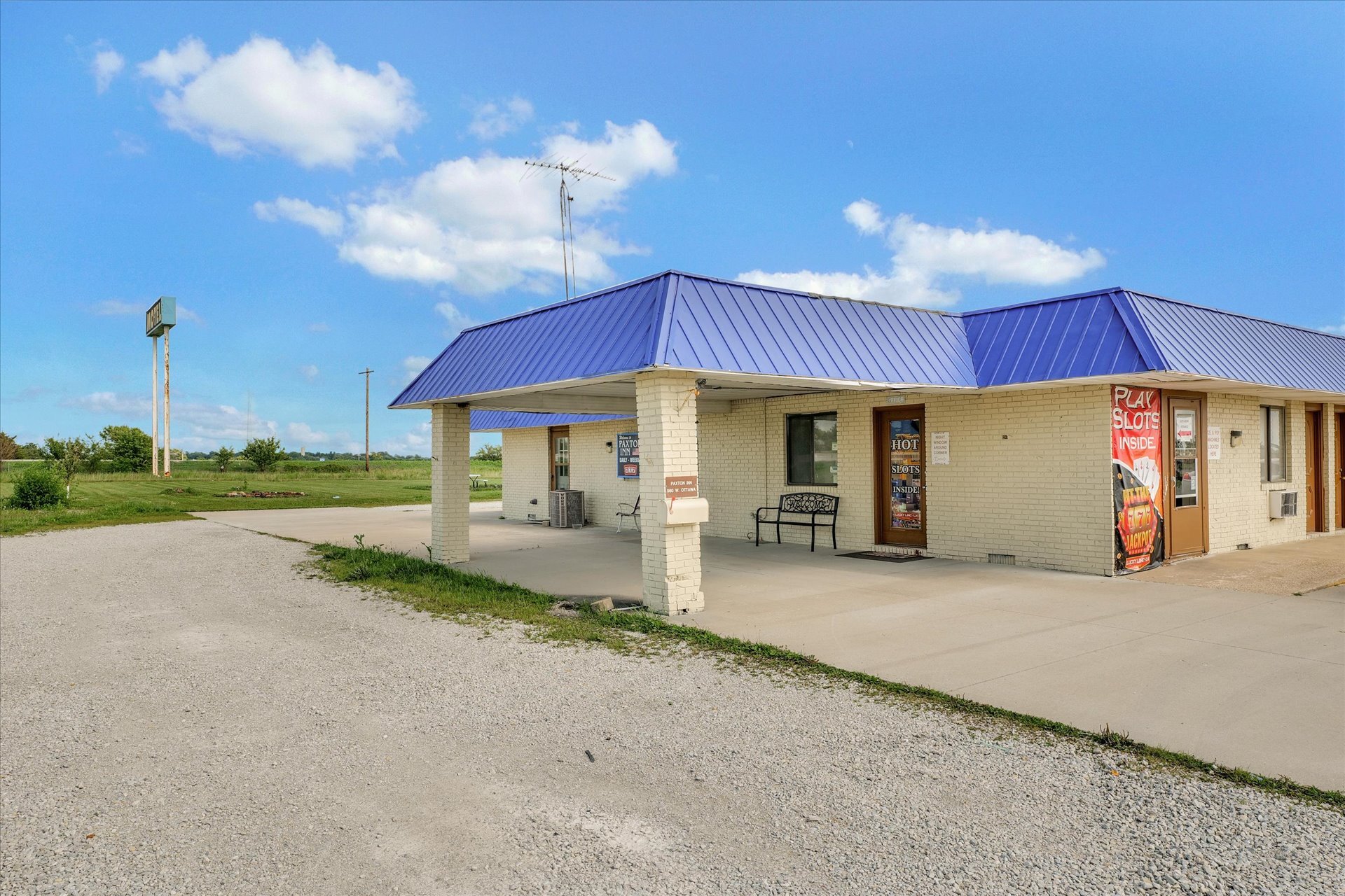 980 W Ottawa Rd, Paxton, IL 60957 Paxton Inn