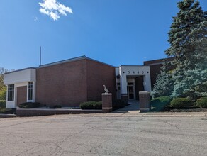 5440 E Fall Creek Parkway North Dr, Indianapolis, IN for lease Building Photo- Image 2 of 6