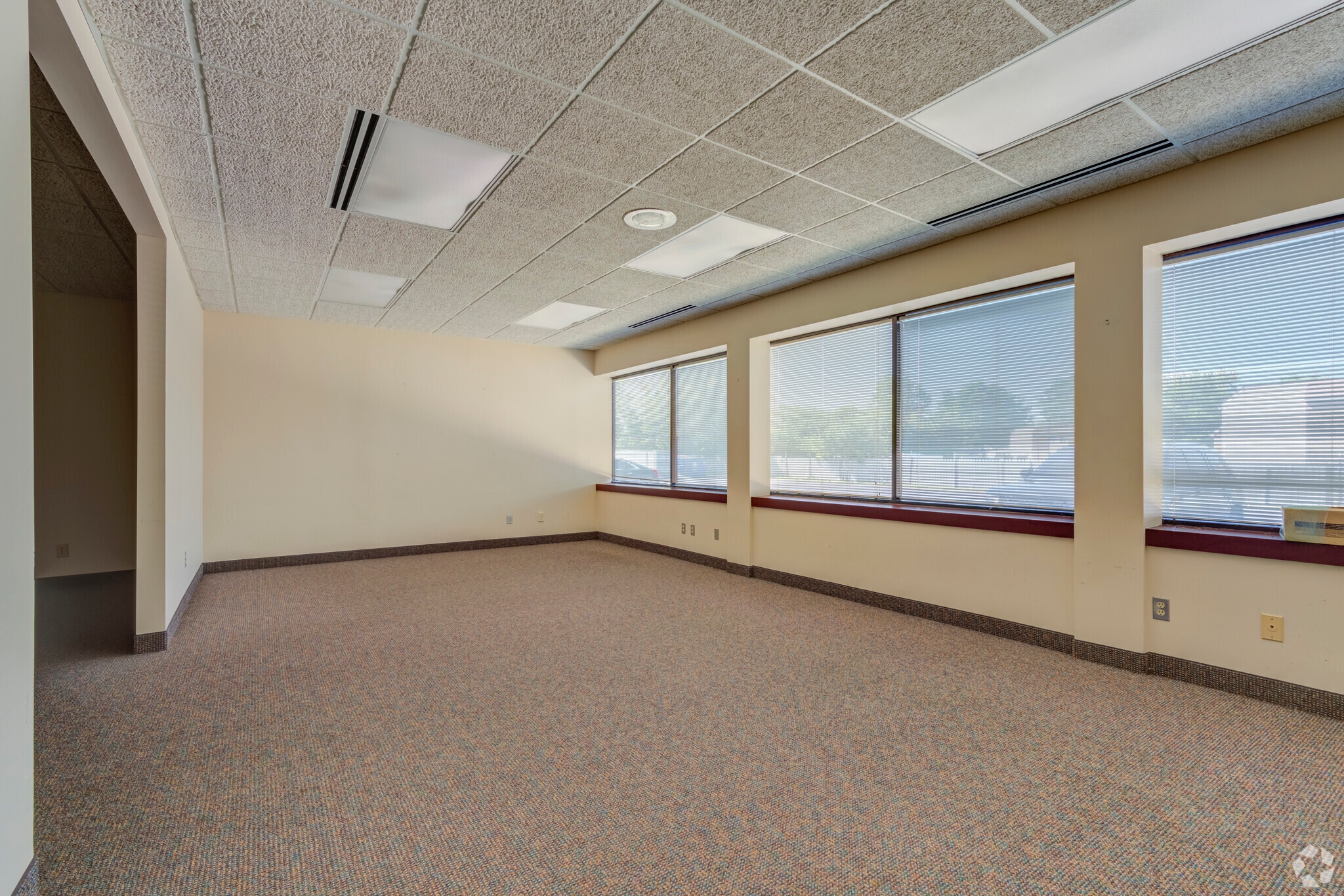 2370 S Linden Rd, Flint, MI for lease Interior Photo- Image 1 of 14