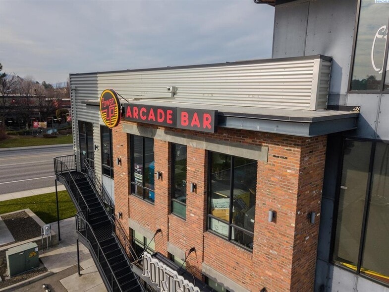 1022 N Columbia Center Blvd, Kennewick, WA for lease - Building Photo - Image 2 of 15