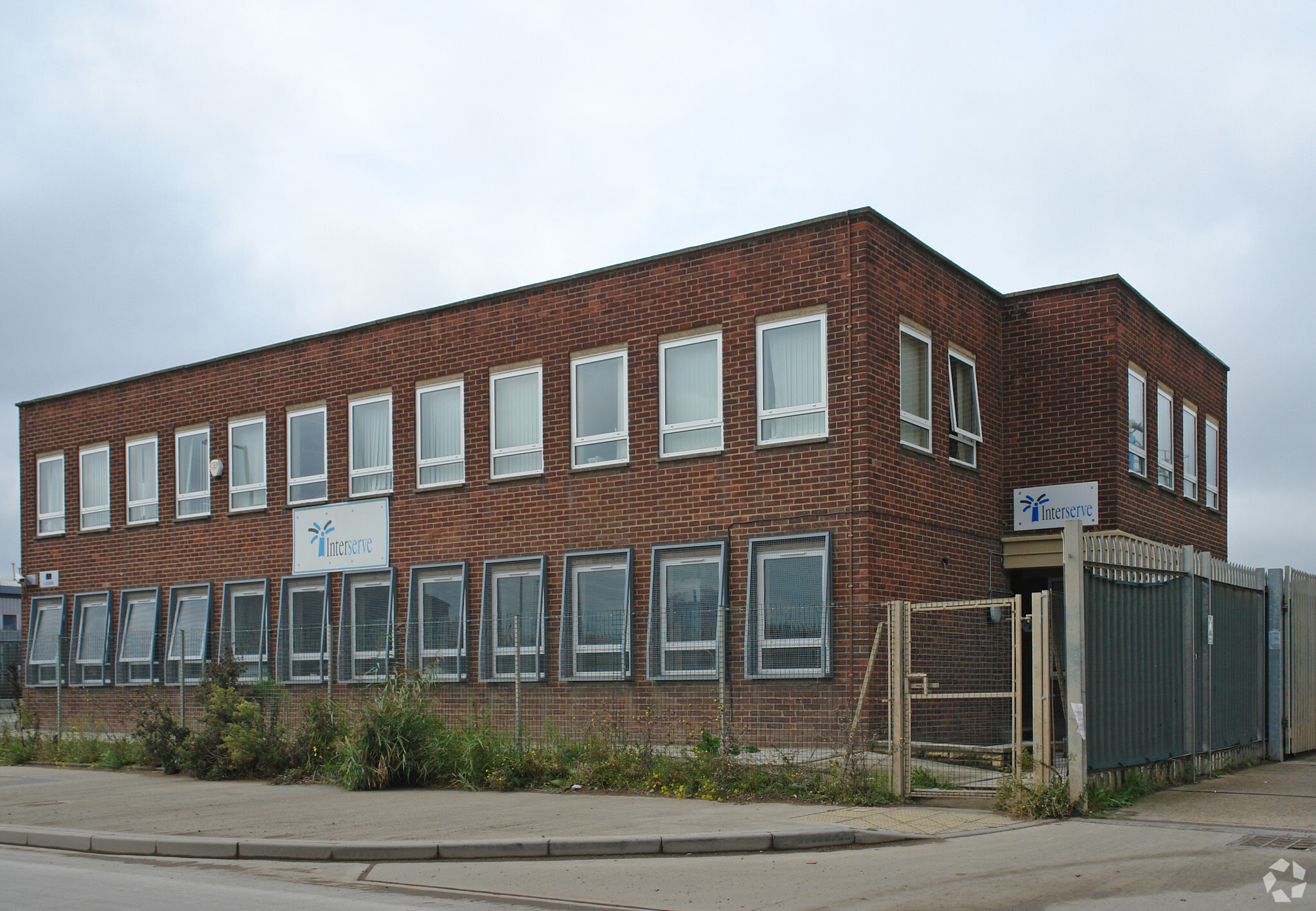 71 Chequers Ln, Dagenham for lease Building Photo- Image 1 of 2