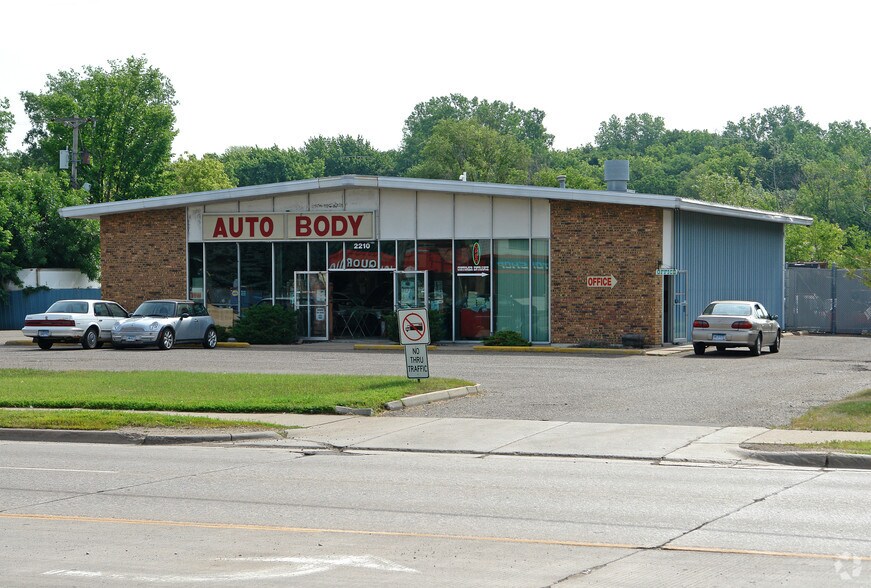 2210 N White Bear Ave, Maplewood, MN 55109