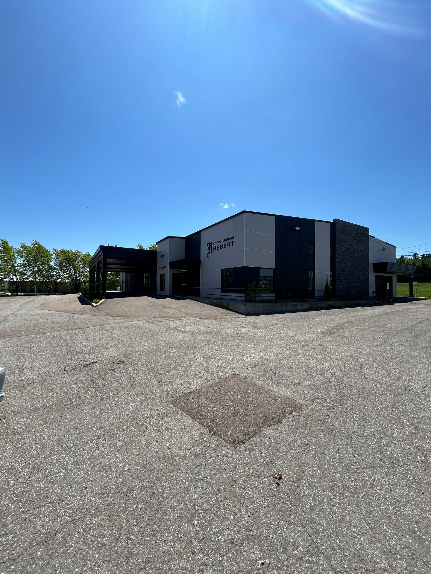 305 Rue Tanguay, Roberval, QC for lease Primary Photo- Image 1 of 7