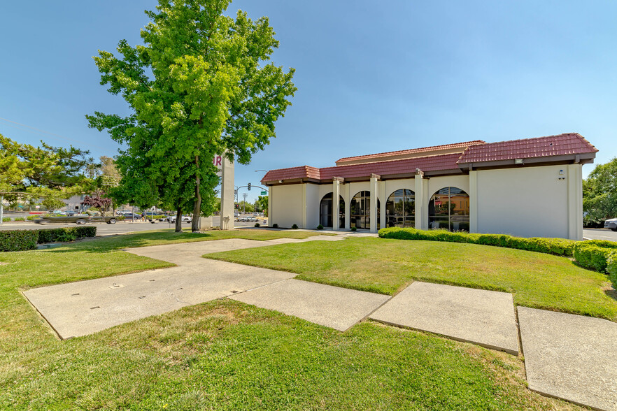 5299 Auburn Blvd, Sacramento, CA for sale - Primary Photo - Image 1 of 17