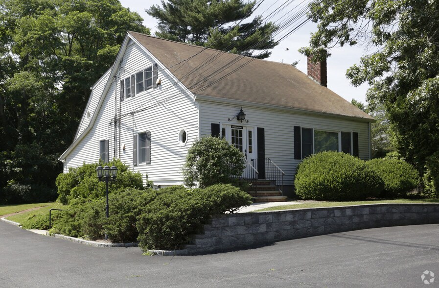 226 E Main St, Huntington, NY for sale - Primary Photo - Image 1 of 1