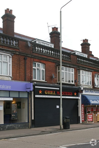 111 Hatfield Rd, St Albans for lease - Building Photo - Image 2 of 4