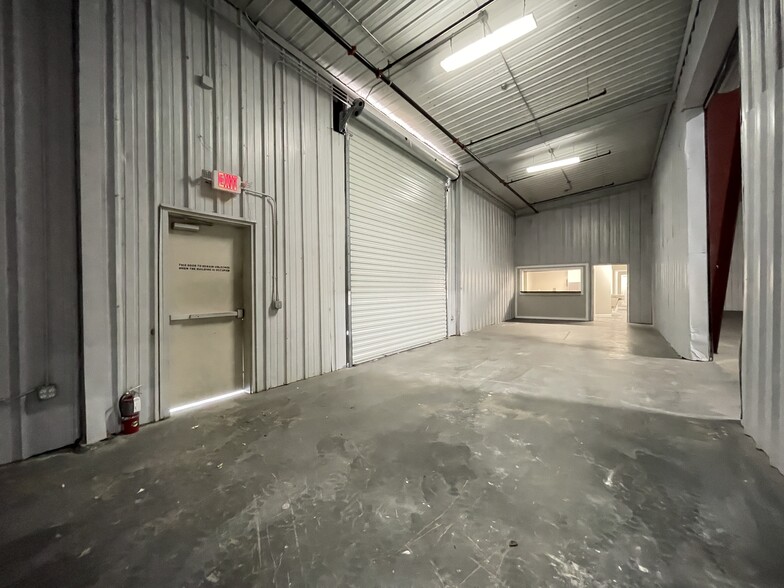 3500 NE Waldo Rd, Gainesville, FL for lease - Interior Photo - Image 3 of 15