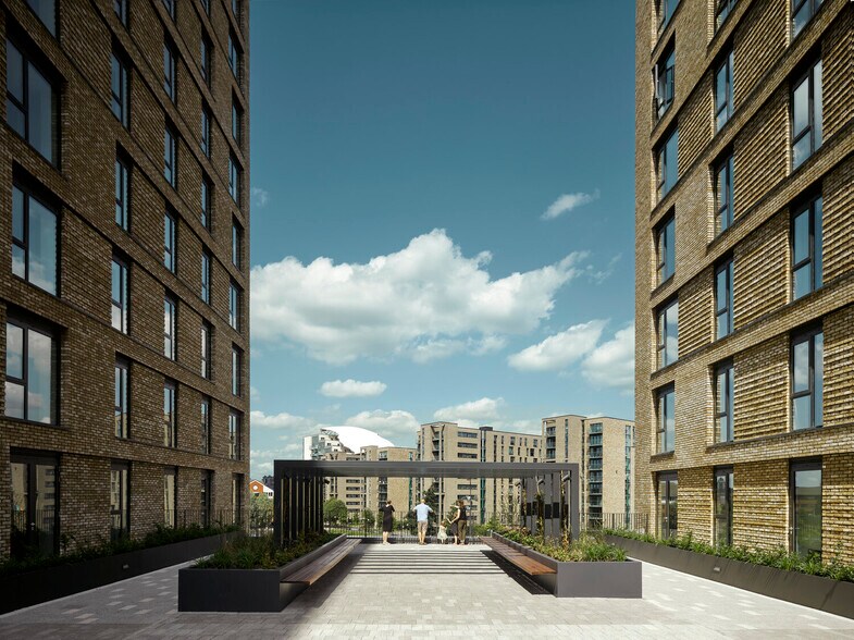 No1 Old Trafford, Manchester for lease - Building Photo - Image 2 of 3